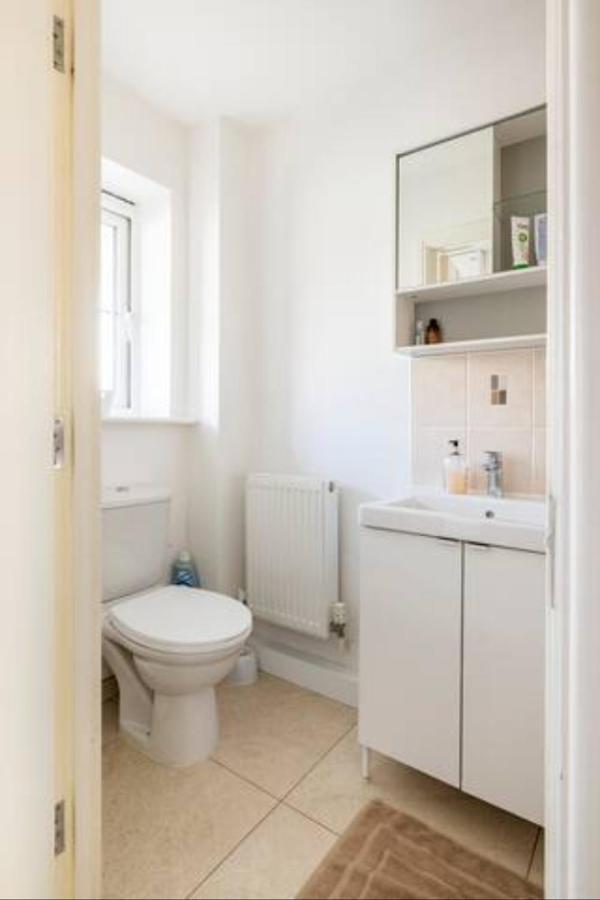 Bedroom With Kitchenette, Private Bathroom And Parking Кардифф Экстерьер фото